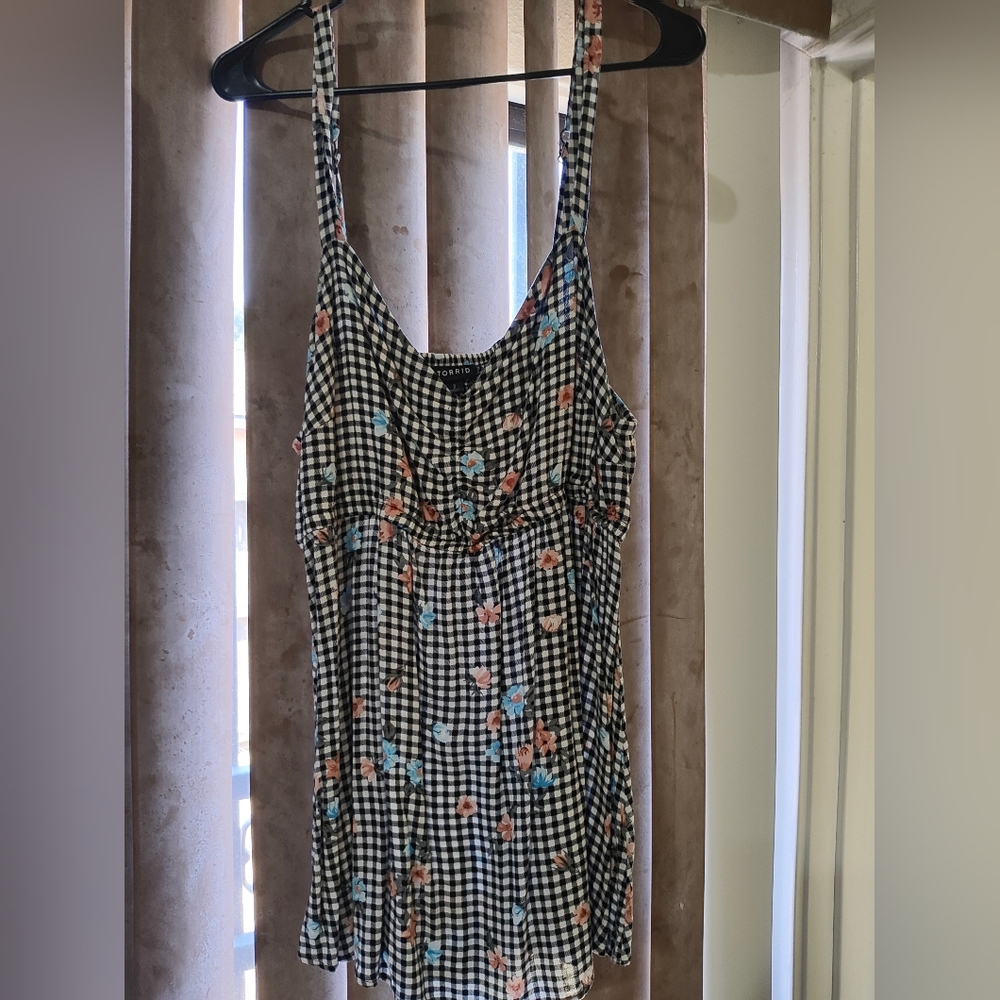 Sleeveless flowy blouse